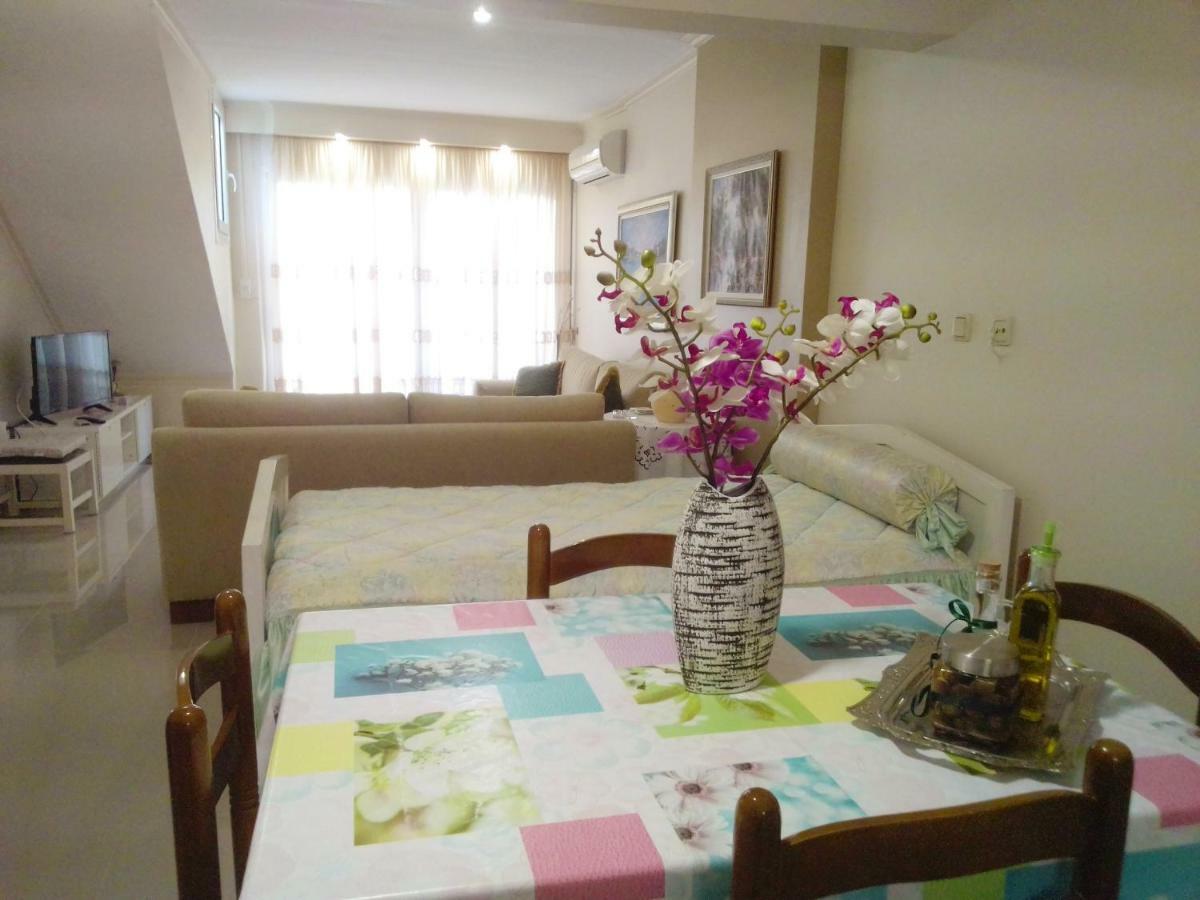 Apartamento Maria'S Garden House Flogita Exterior foto